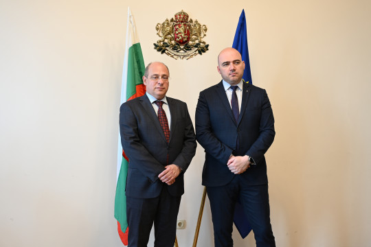 Вицепремиерът Лазар Лазаров и министър Илин Димитров набелязаха мерки за преодоляване на недостига на кадри в туризма