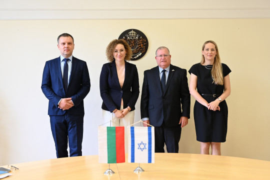 Министър Шалапатова и посланикът на Израел обсъдиха сътрудничеството в областта на труда и социалната политика