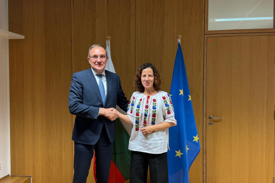 Министър Гуцанов поиска европейско финансиране за нови домове за възрастни от зам.-председателя на ЕК Мънзату