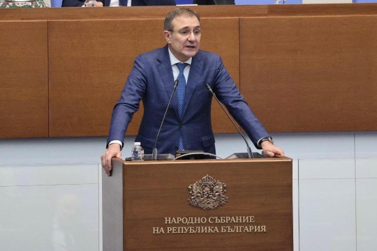 Министър Гуцанов: Изпълняваме ангажимента да вдигнем обезщетението за втората година от майчинството