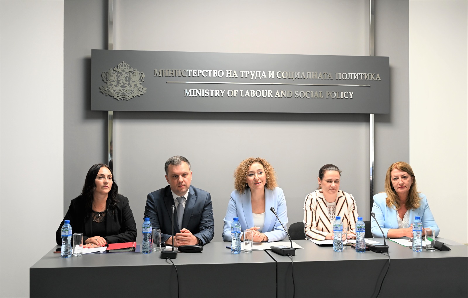 Министър Шалапатова представи целите на екипа си: По-ефективна социална подкрепа за деца и възрастни и реформа на пазара