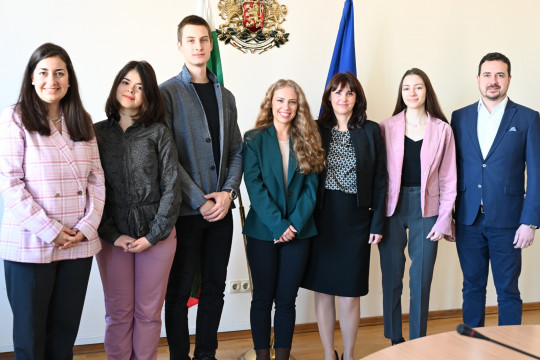 Стажанти се запознаха с работата на МТСП