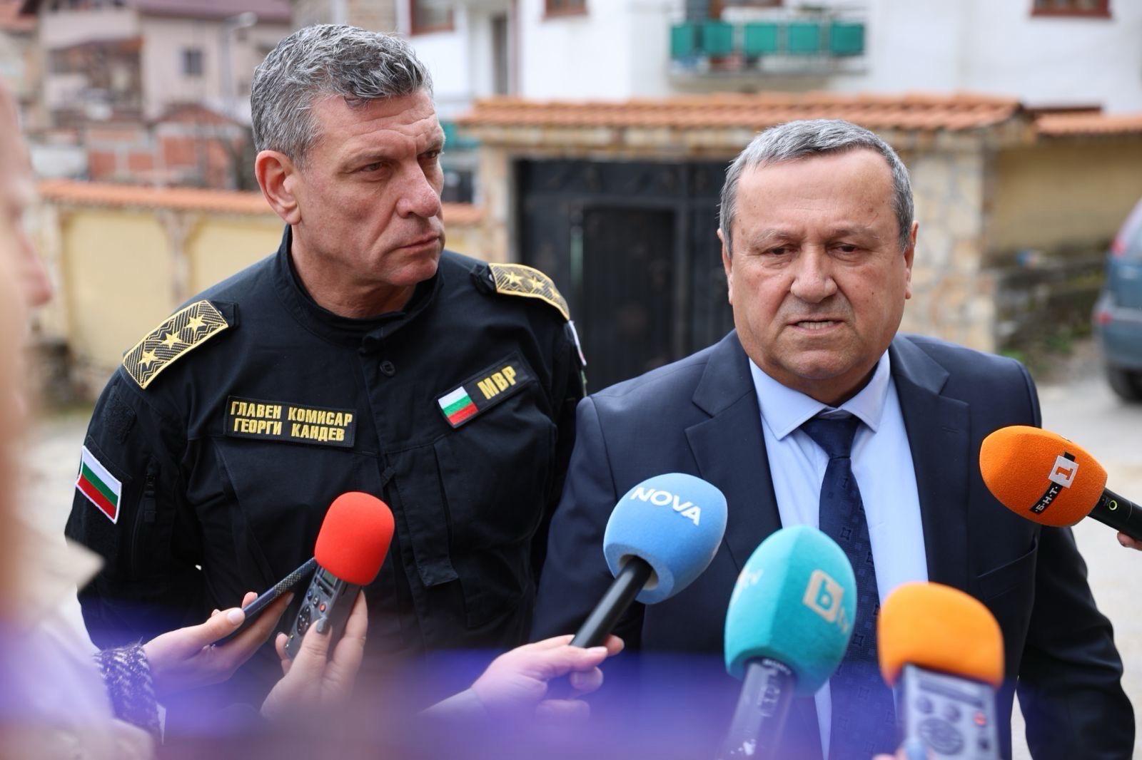 Министър Адемов в Якоруда: Получаваме сигнали за натиск върху избиратели, не се поддавайте