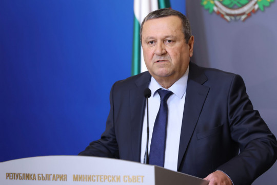 Министър Адемов: Получихме над 45 200 заявления за помощта от 20 евро за гориво