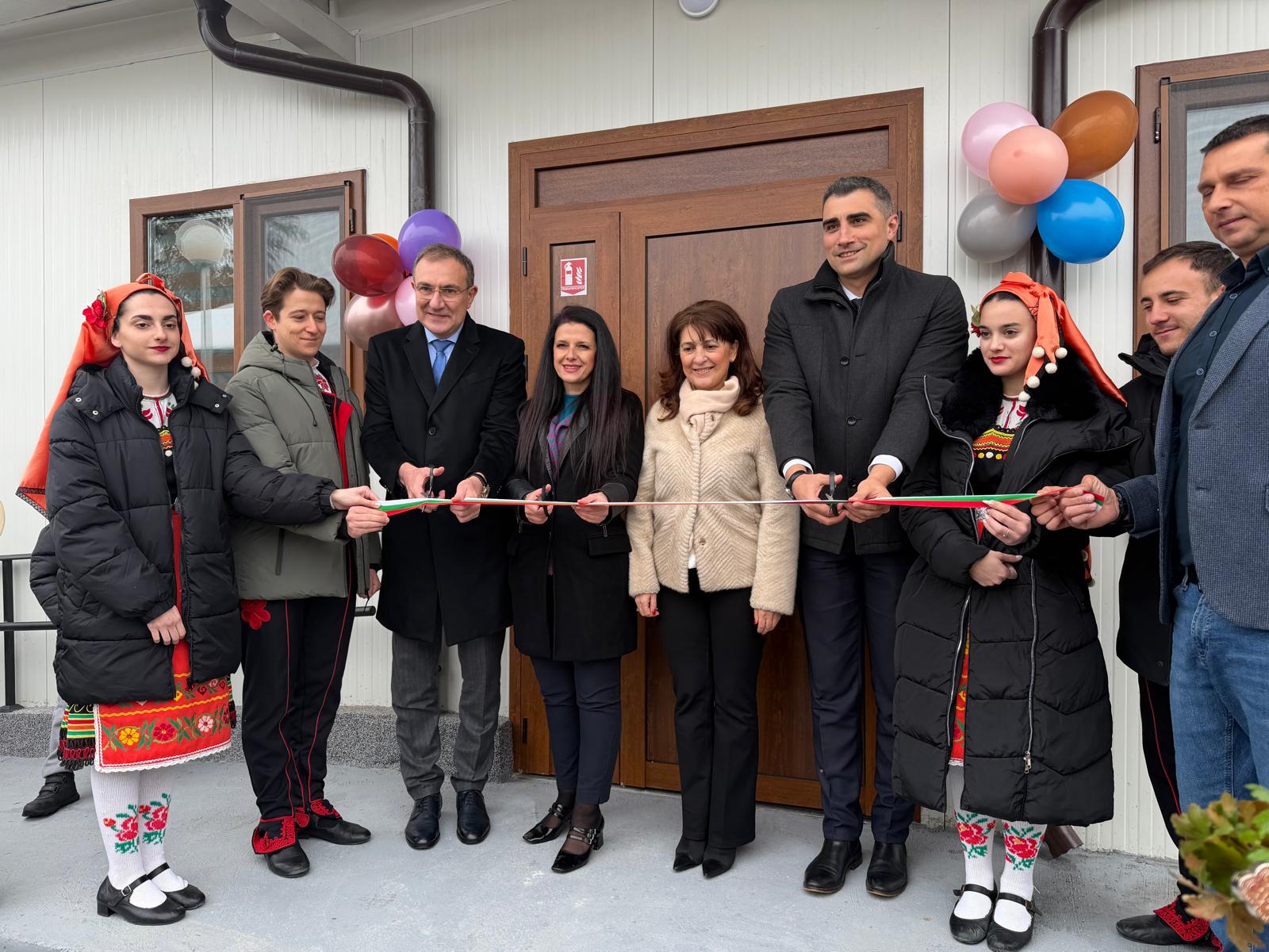 Министър Гуцанов откри реновирания дом за стари хора в Главиница